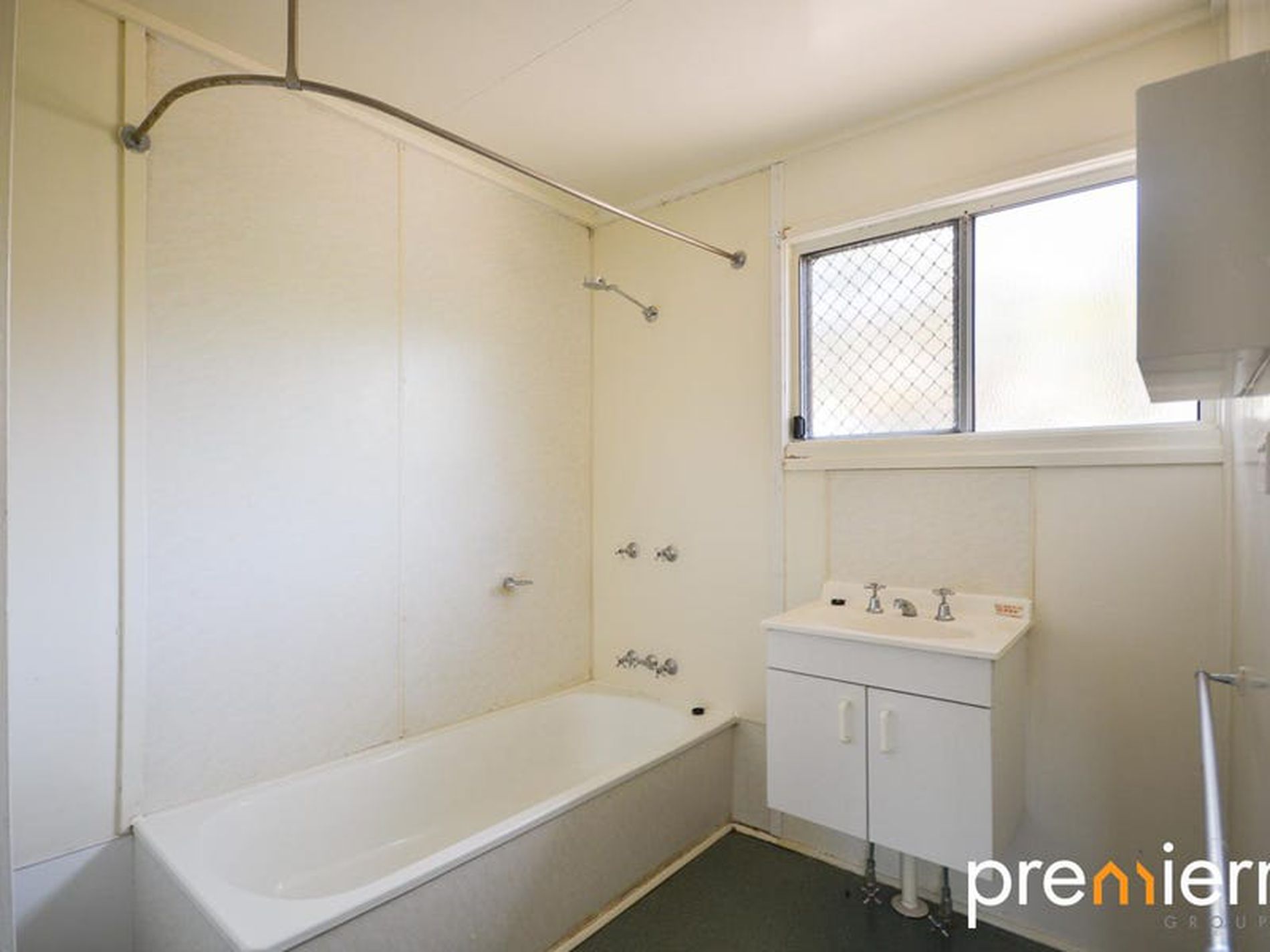 8 Curnow Street, Goodna