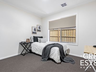 18 Aurora Drive, Cranbourne West