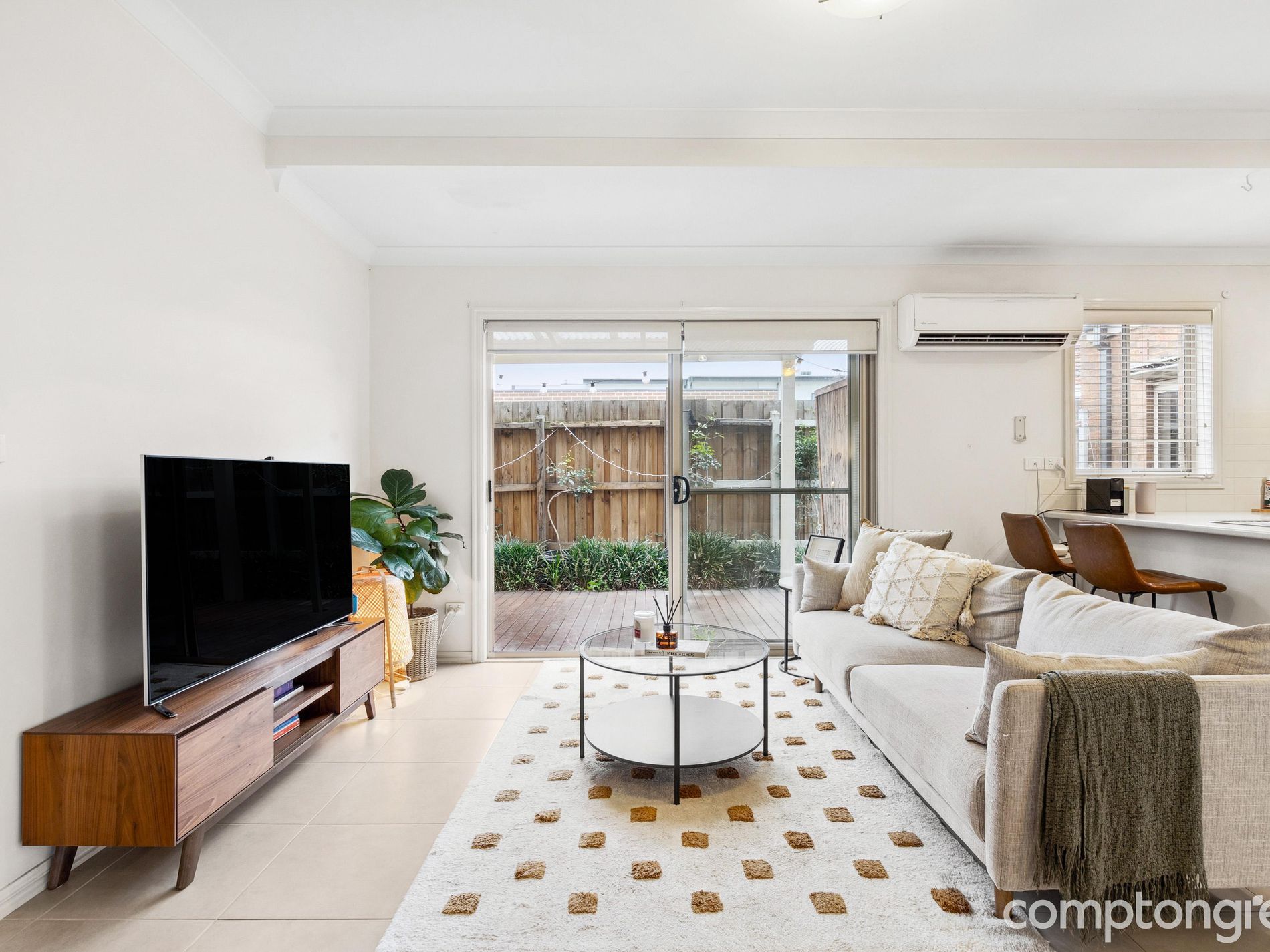 2 / 21 Basil Street, Newport