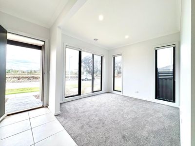 25 Dryandra Street, Manor Lakes