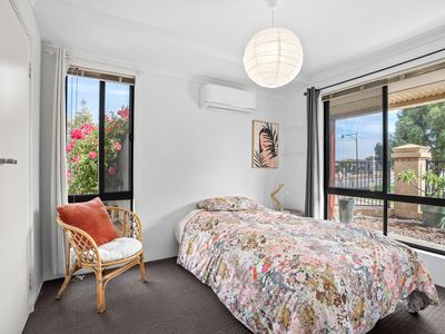 2 PENDRAGON LANE, Baldivis