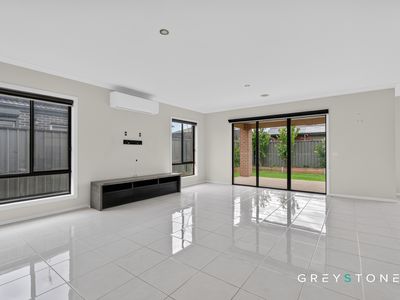 10 Caro Way, Fraser Rise