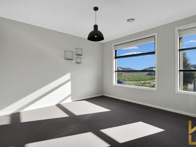 17 Rondo Drive, Manor Lakes