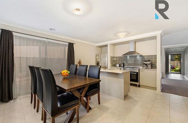 83 Greenvale Gardens Boulevard, Greenvale