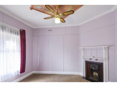 4 Lynott Street, Horsham