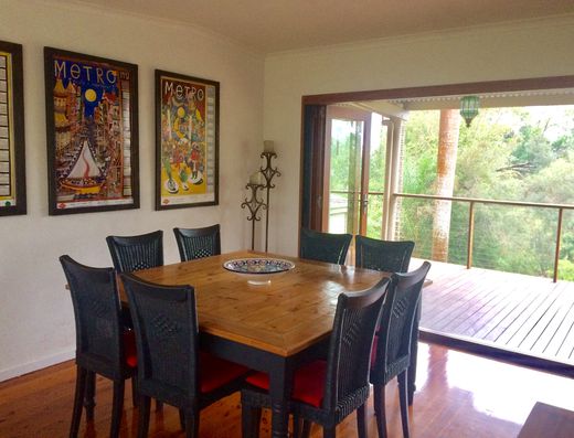 Large family home with pool image 5