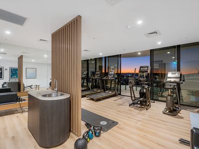 502 / 15 Cannes Avenue, Surfers Paradise