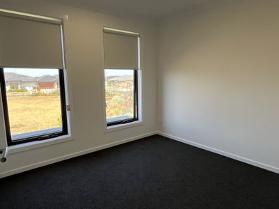 7 Rayer Walk, Tarneit