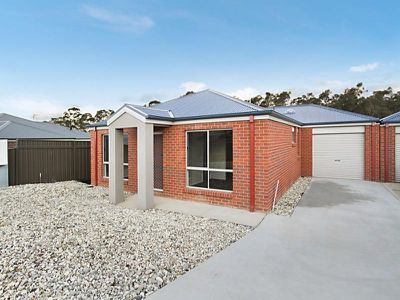 1 / 4 Rosemary Court, Golden Square