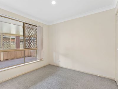 1 / 12 Christian Crescent, Forster