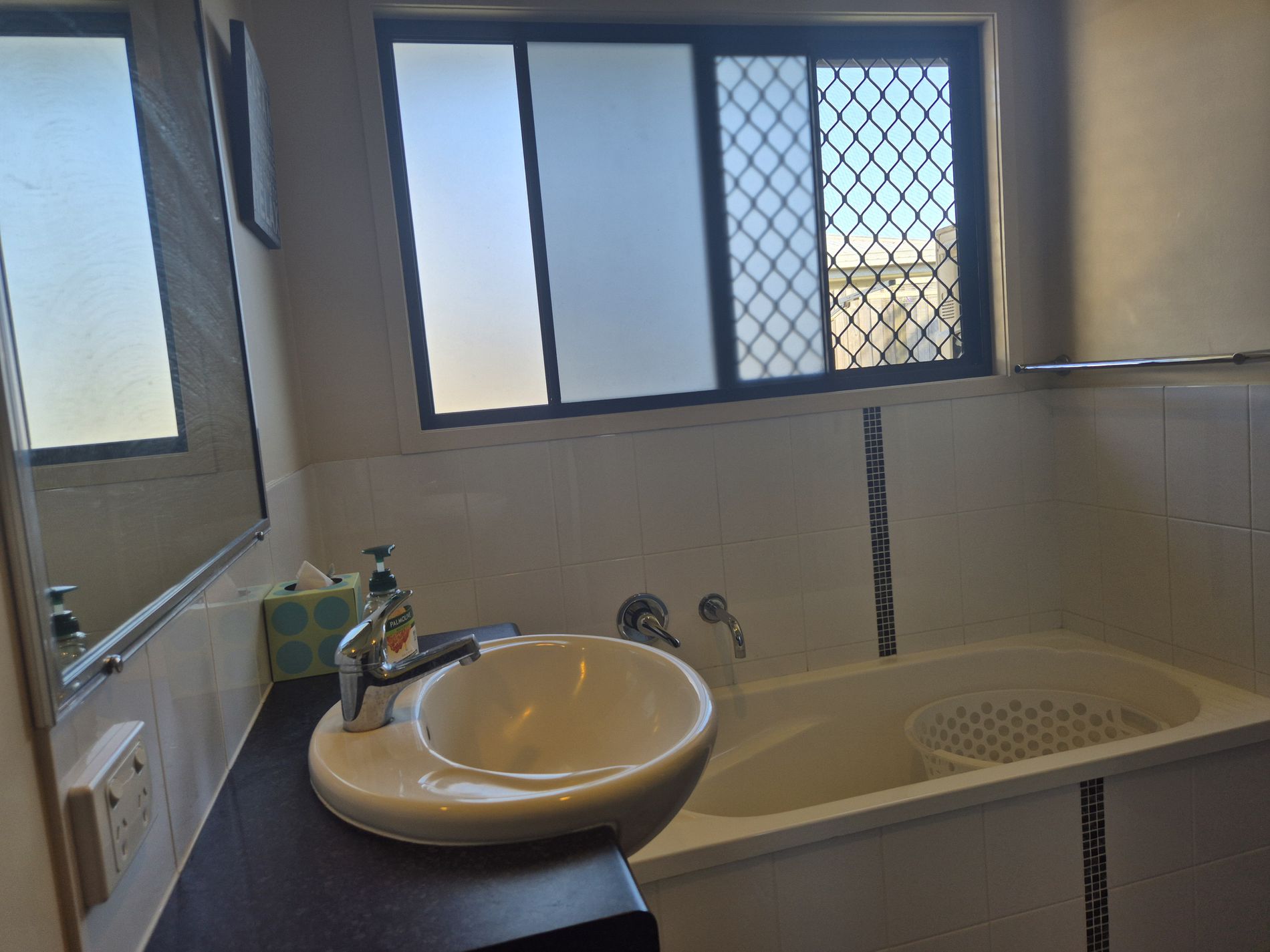 1 / 7 Maranark Avenue, Glenella