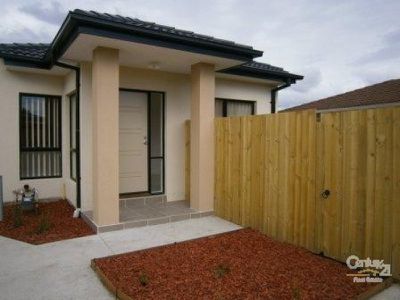 2 / 13 Nandina Road, Narre Warren