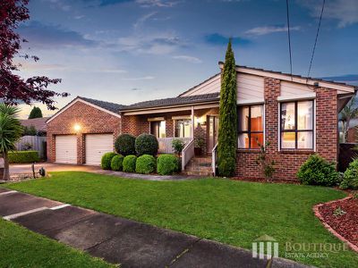 17 Bellbrook Drive, Dandenong North
