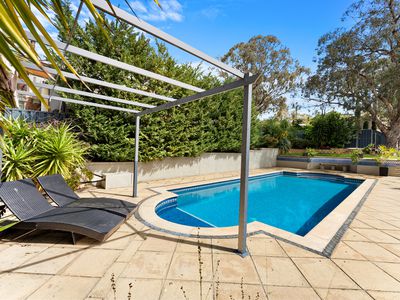 2 Nunyara Crescent, Belair