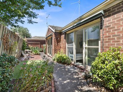 2 / 27 Frank Street, Newtown