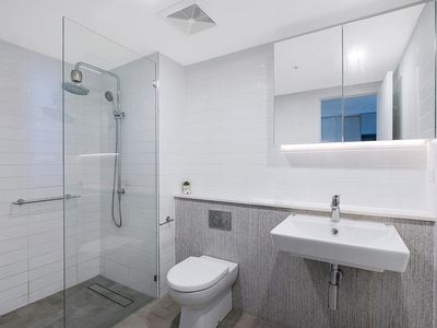 702 / 95 Linton Street, Kangaroo Point