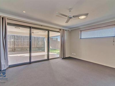 85 Skyview Avenue, Rochedale