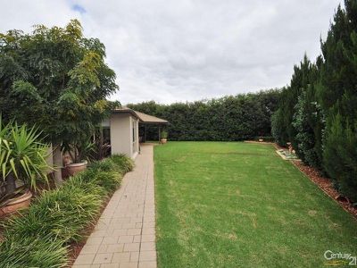 42 Shoalhaven Parkway, Dubbo