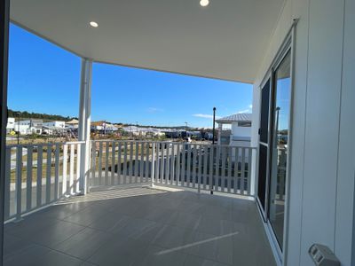 12 Birksgate Crescent, Banya