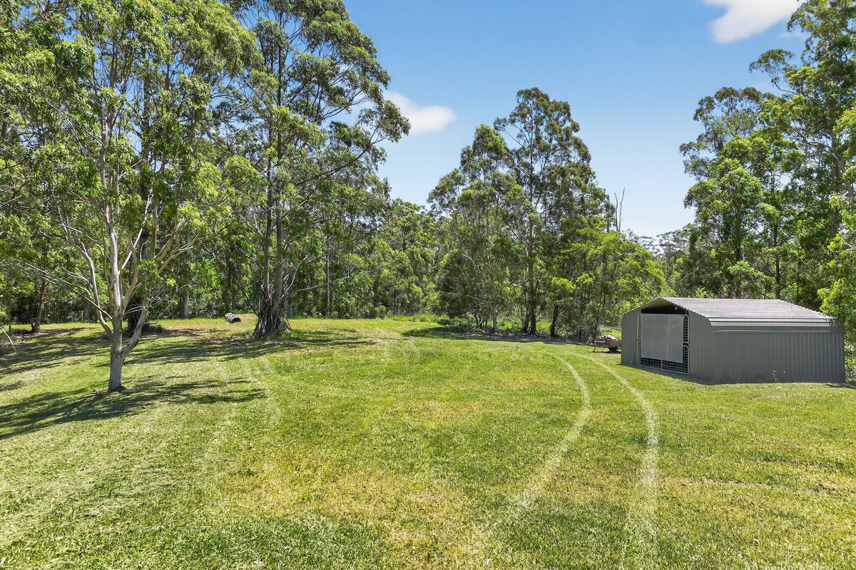 322 Hubbards Road North, Topi Topi