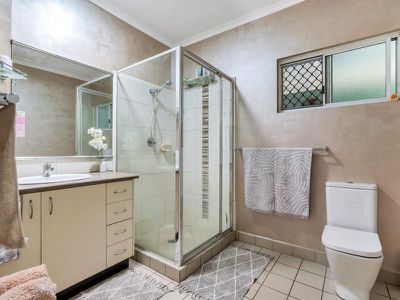 2 / 3 Priore Court, Moulden