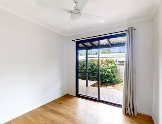 Stylish Little Gem in a Great Location image 5
