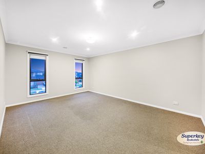 5 Bensonhurst Parade, Point Cook