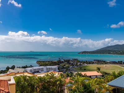 12 / 12 Golden Orchid Drive, Airlie Beach