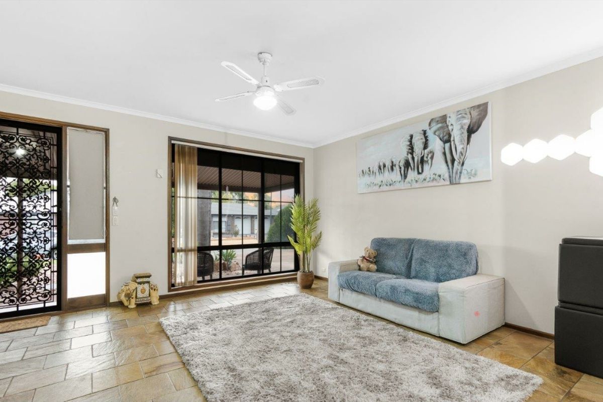 12 Currumbin Avenue, Blakeview