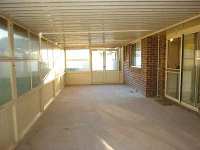 18 Bright Street, Forster