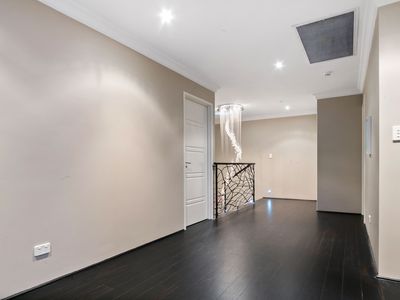 26 Simmonds Parade, Winthrop