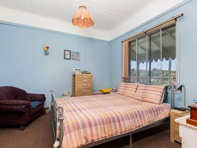 19 Sixth Street, Cardiff South