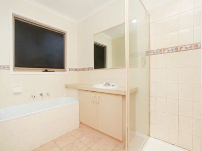 25 Pinehill Drive, Rowville