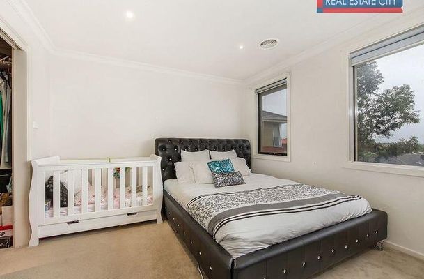 75 Ravenhill Boulevard, Roxburgh Park