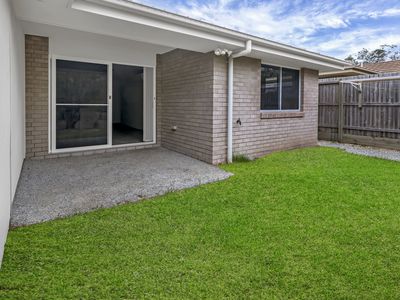 2 / 8 Hazel Street, Pimpama