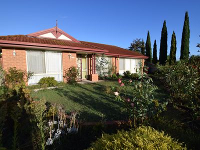 2 Macleod Way, Lynbrook