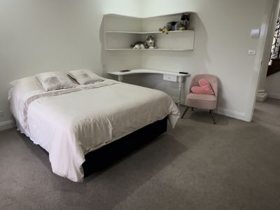 145 Barnes Boulevard, Horsham