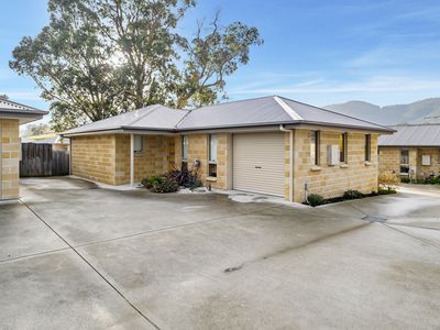 2 / 122a Main Street, Huonville