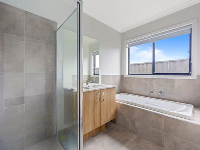50 Goldfinch Road, Winter Valley