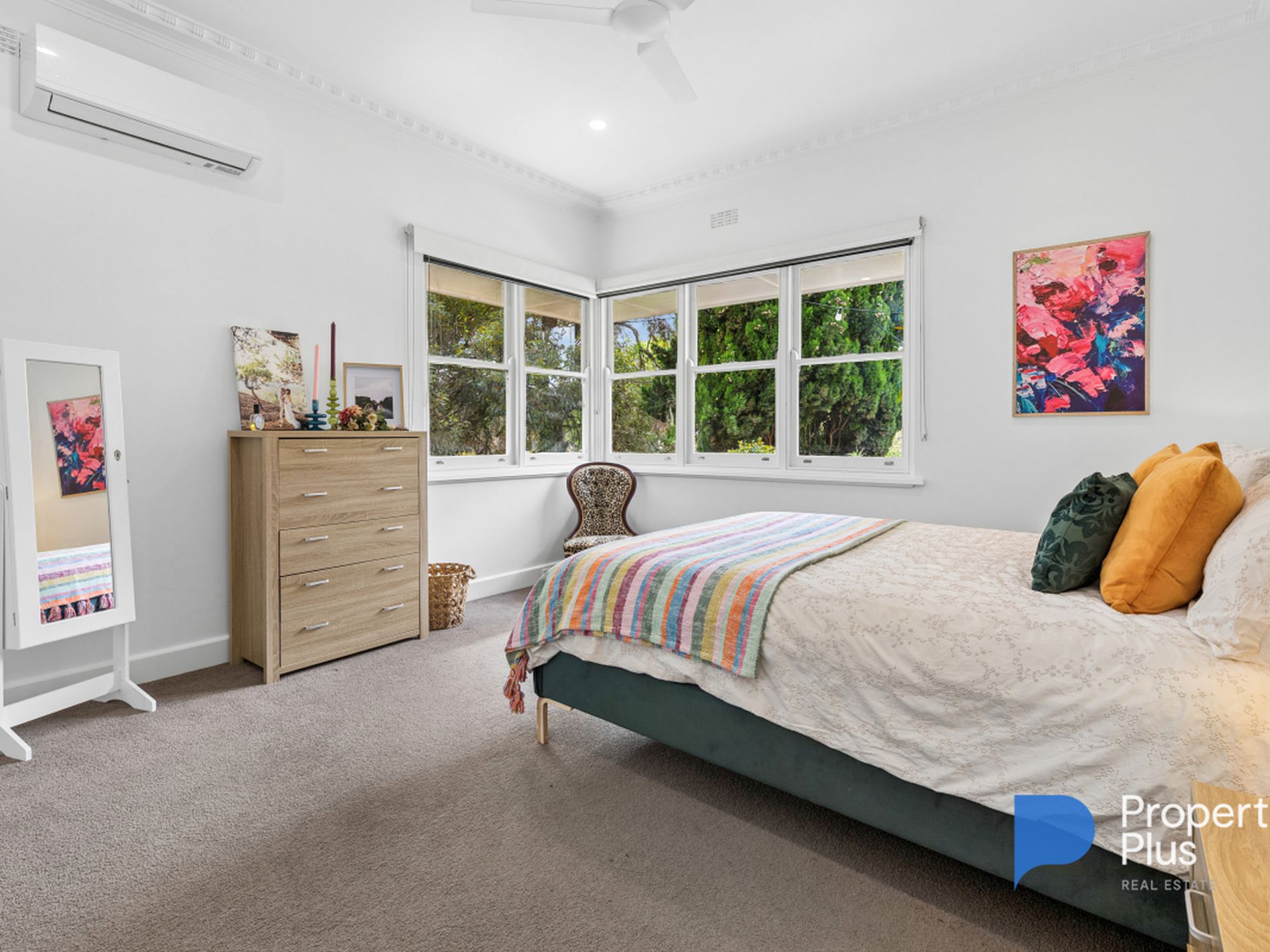 8 Clifton Street, Charlton