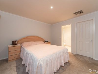4 Kingsbarn Court, Cranbourne
