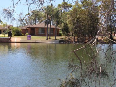 1 Sirius Key, Forster