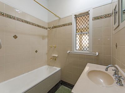 73 Woodford Street, One Mile