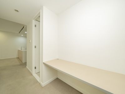 605 / 70 Queens Road, Melbourne