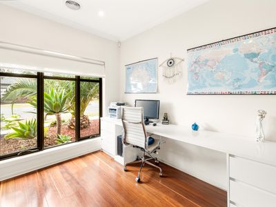 39 Holyoake Parade, Manor Lakes