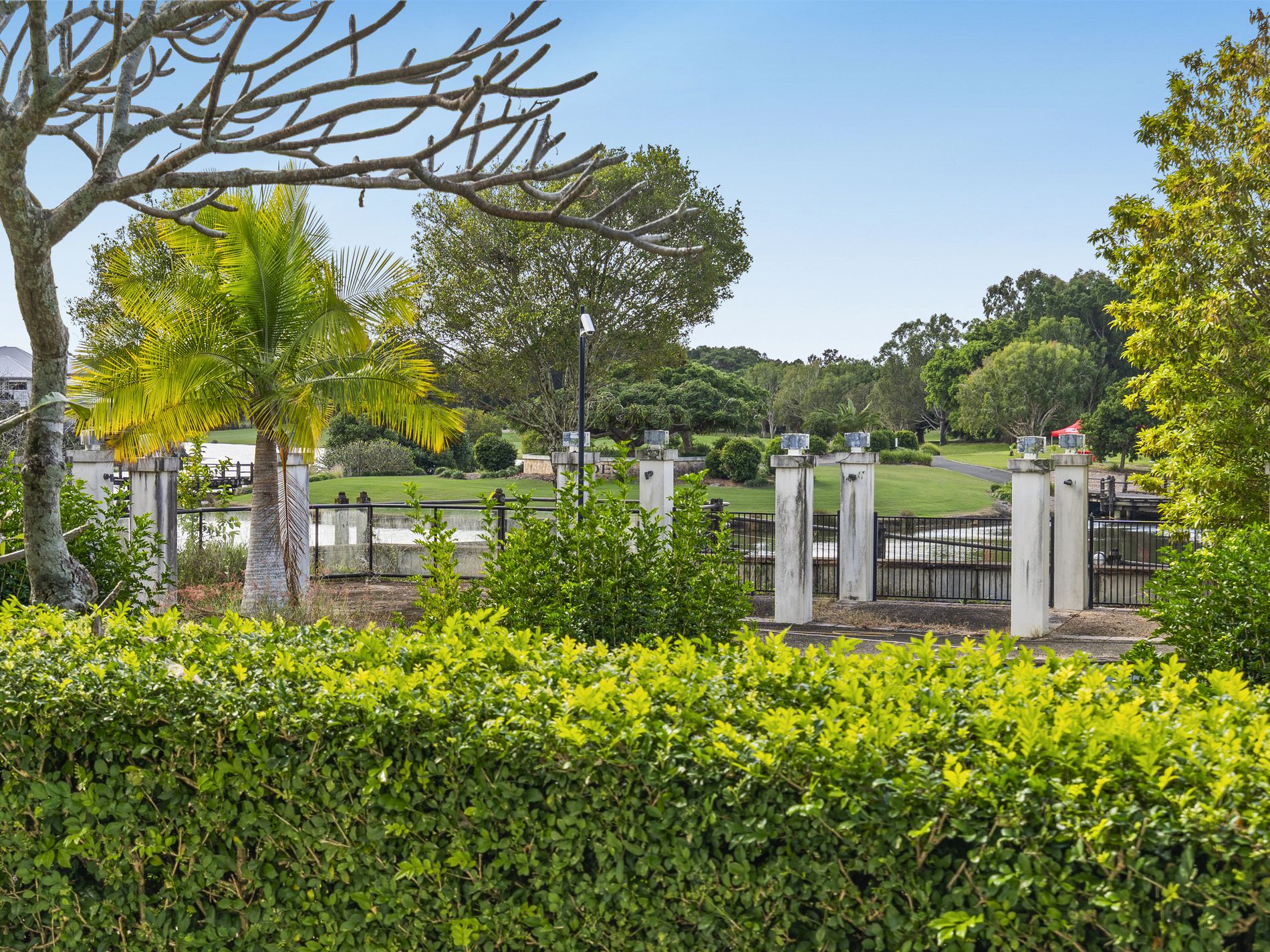 4 / 600 GLADES DRIVE, Robina