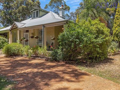 8 Burkinshaw Road, Glen Forrest