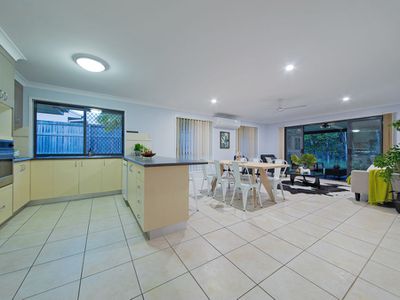 12 Cliff Close, Wakerley