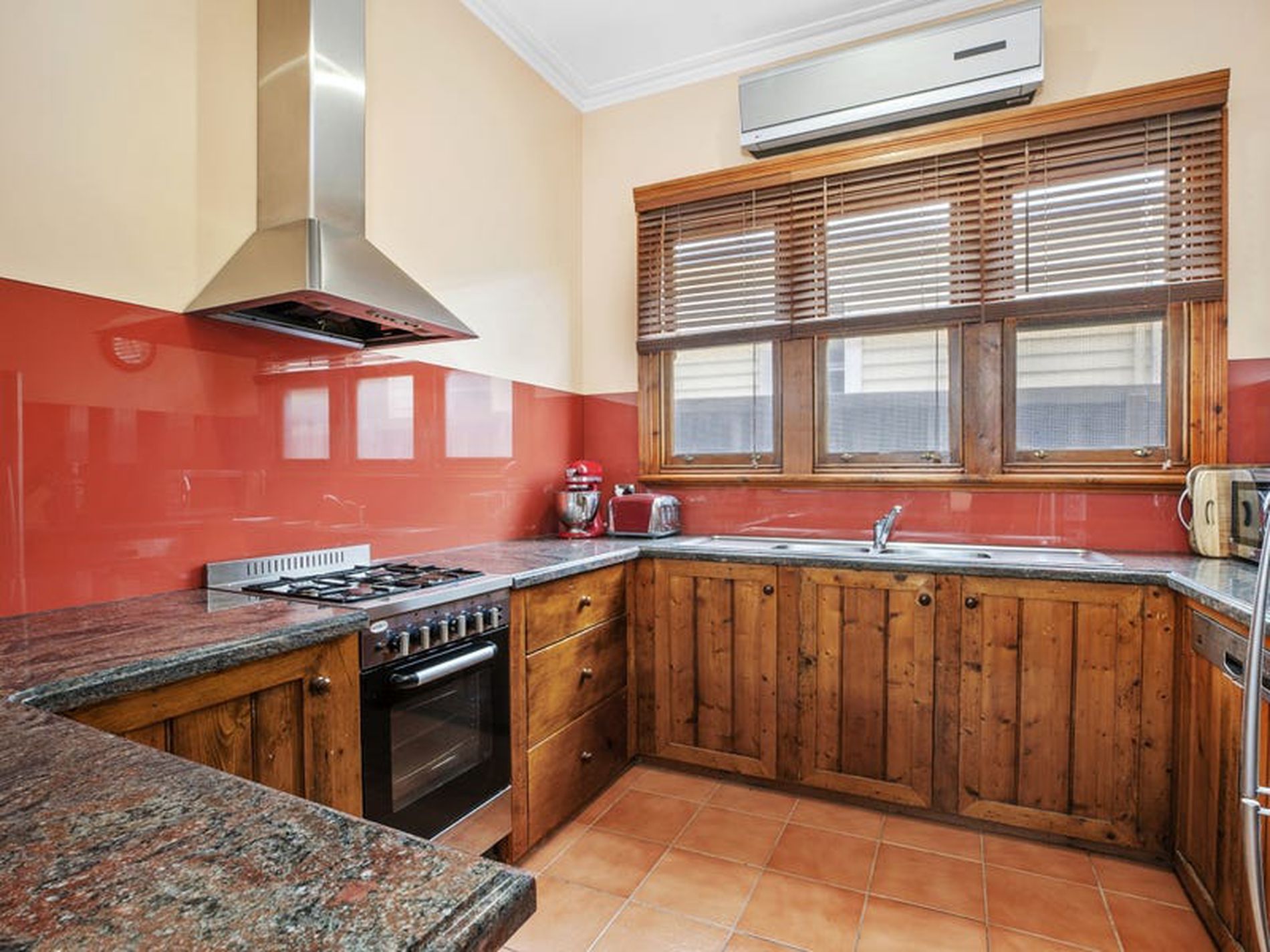 9 Weller Street, Geelong West