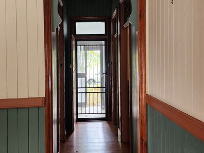 8 Barry Street, East Ipswich